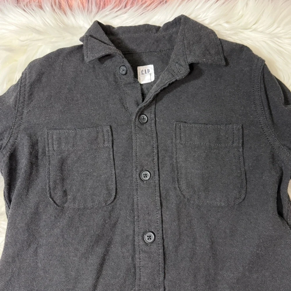GAP Kids Size Small Black Button-Up Long Sleeve Shirt